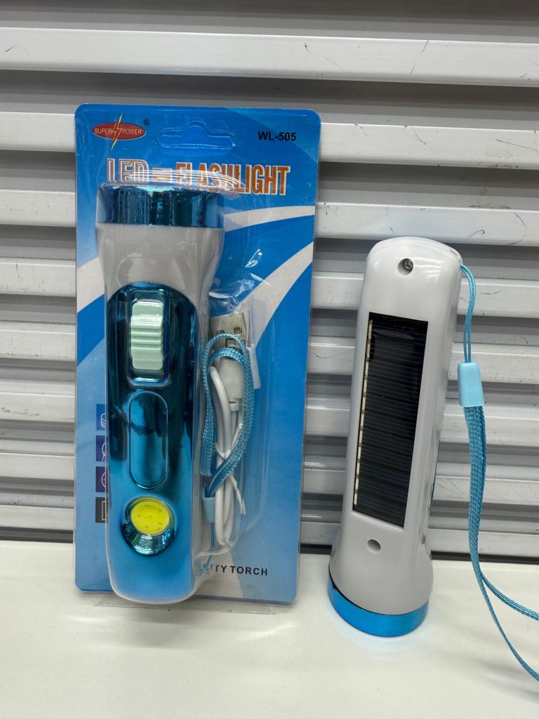 Ручной светодиодный аккумуляторный фонарь на Солнечной панели USB кабель в комплекте